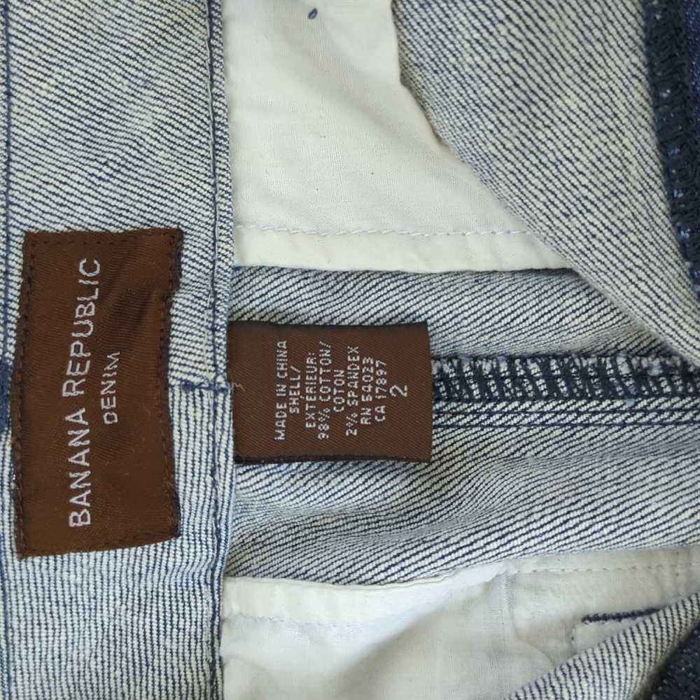 BANANA REPUBLIC | Vintage Dark Wash Denim Pencil Skirt, Like New! - Picture 3 of 3